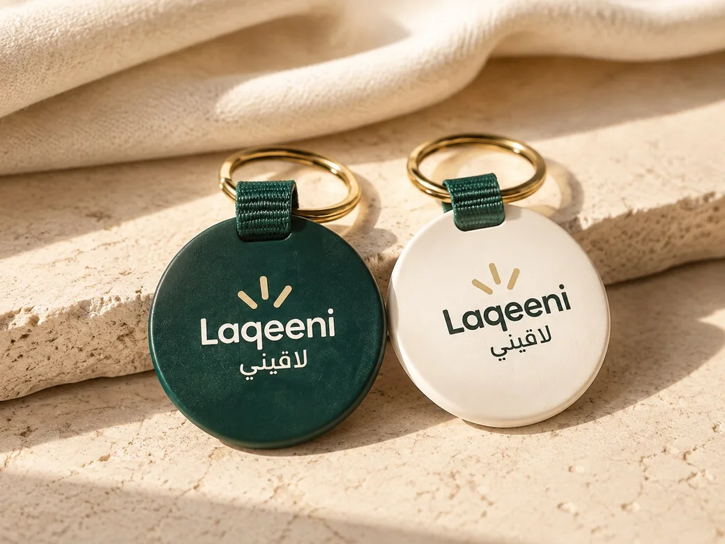 Laqeeni Tag باللونين: أخضر غامق وعاجي